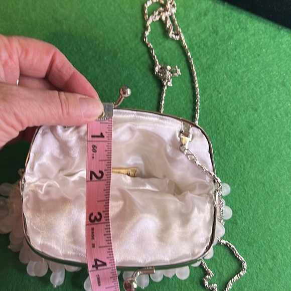 CEM RARE WHITE BEADED KISS-LOCK CLOSURE CROSSBODY CLUTCH - Picture 15 of 16